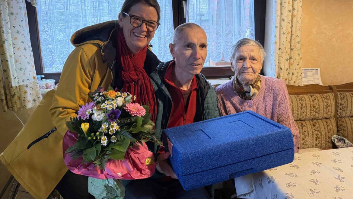 Essen auf Rädern Kundin feiert 100. Geburtstag